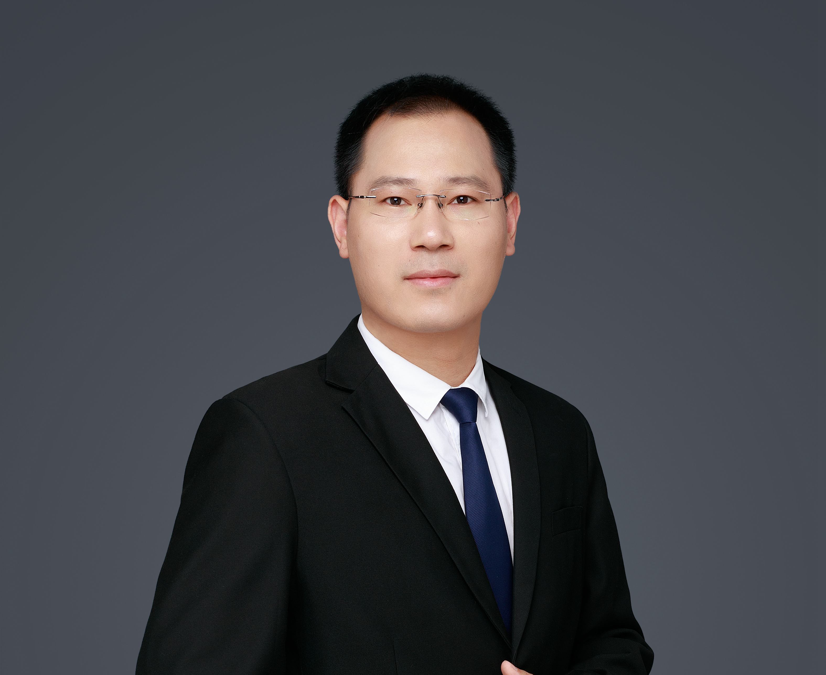 【寻访身边的榜样】科研求索孜孜无怠 培桃育李诲人不倦——记电子科学与工程学院副院长贺龙兵