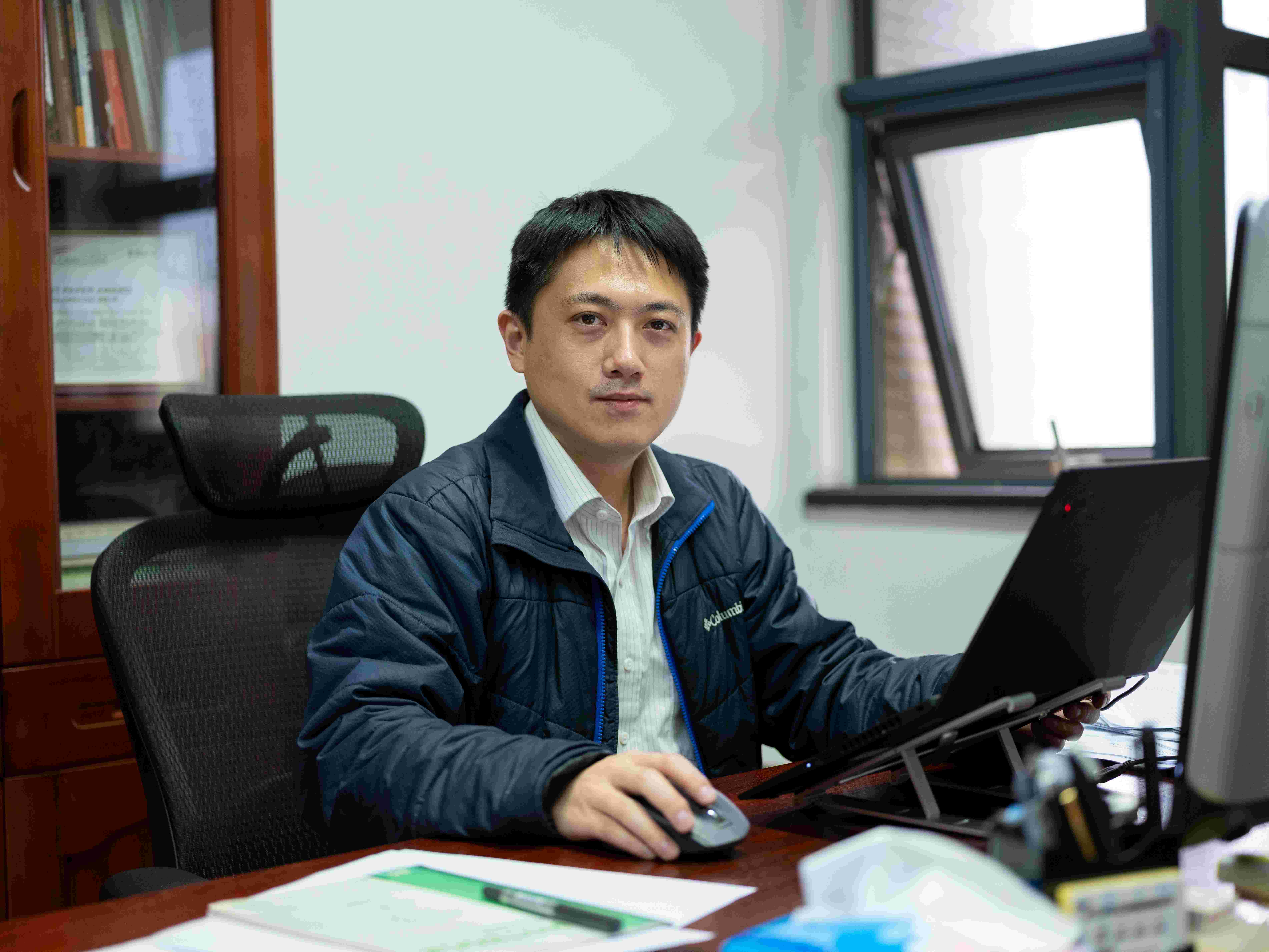 【寻访身边的榜样】静心尽力——记东南大学信息科学与工程学院青年教授许威