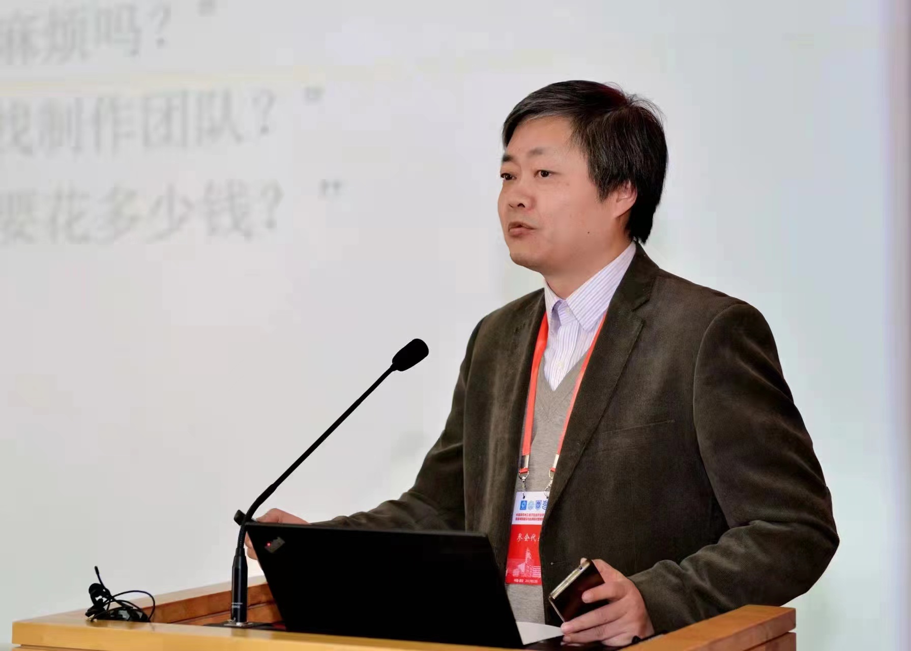 以你为镜：平凡相伴里的微光——记东南大学杰出教学奖获得者、信息科学与工程学院孟桥教授